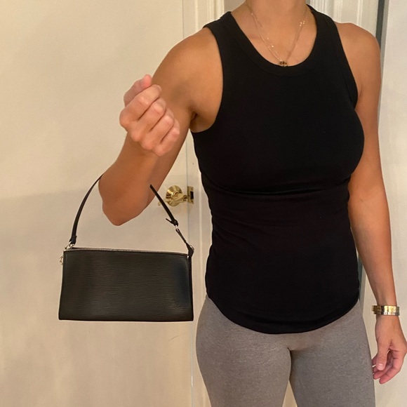 Louis Vuitton small pouch grained Epi leather - Picture 9 of 9